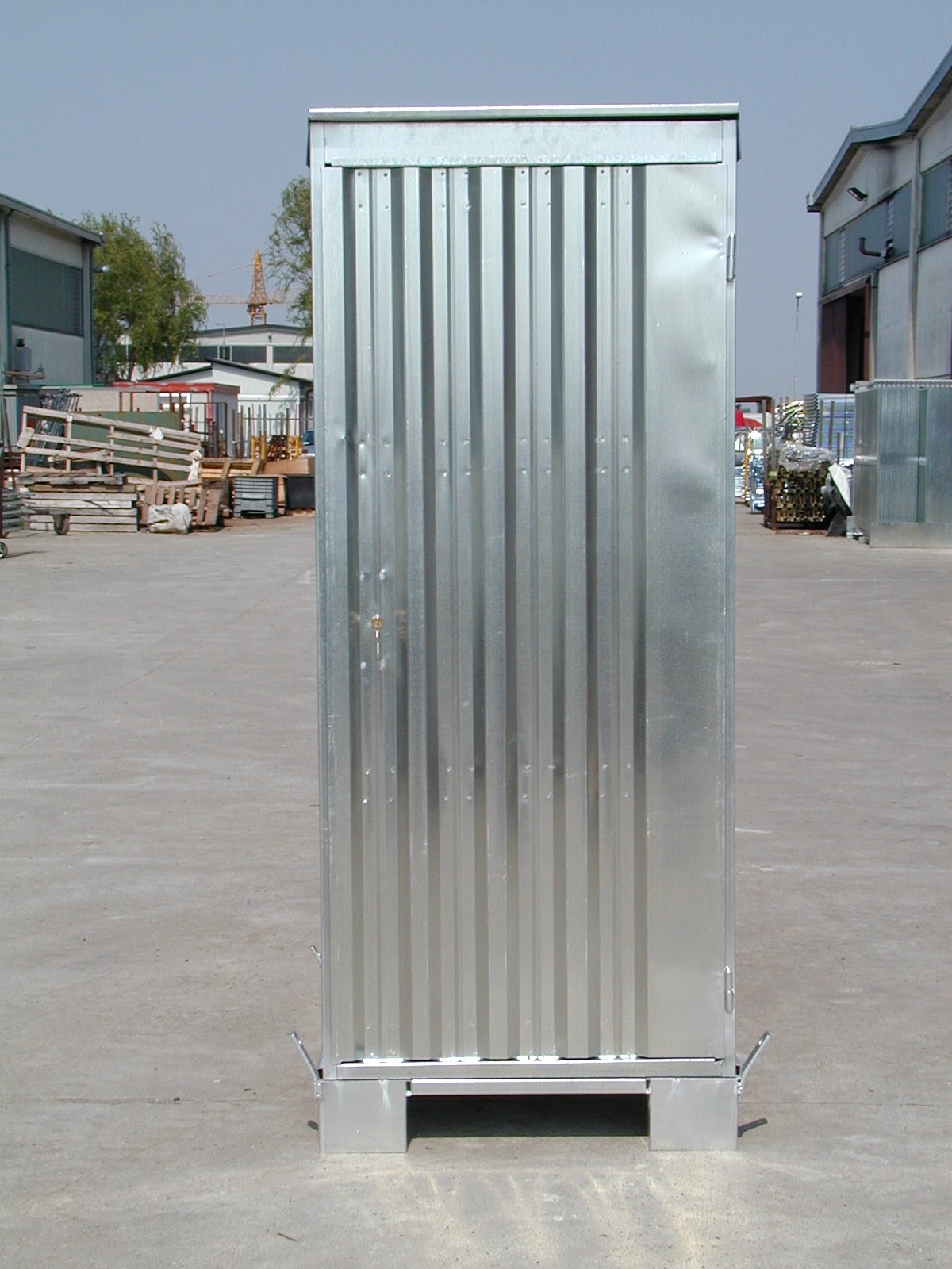 Cabina servizi LAMIERA ZINCATA con TURCA smontata