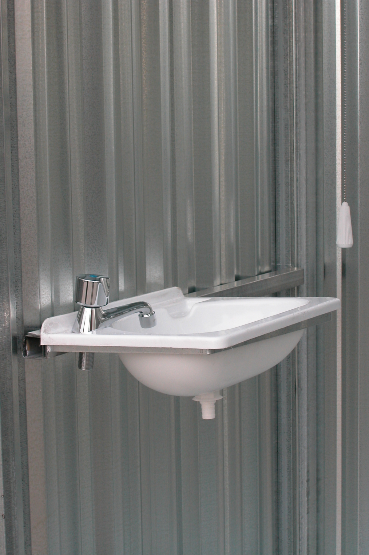 Cabina servizi LAMIERA ZINCATA con TURCA smontata