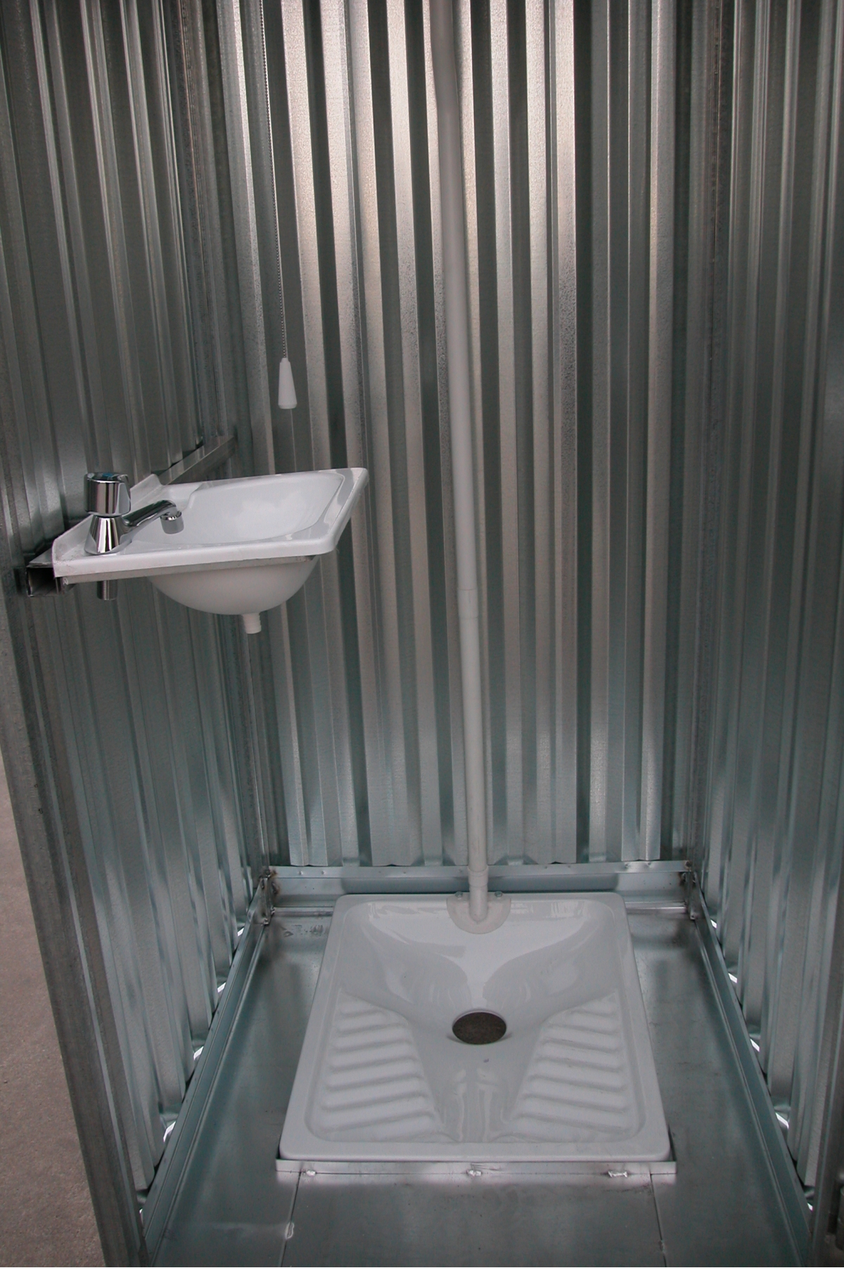 Cabina servizi LAMIERA ZINCATA con TURCA smontata